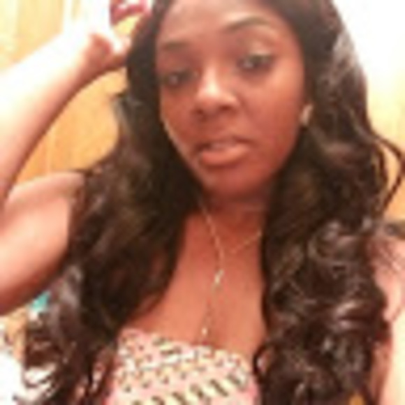 Meet your Posher, Queen - Picture 1 of 1